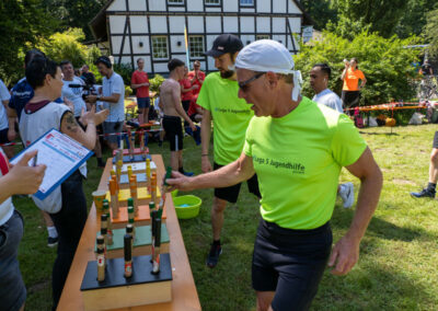 Mitarbeitender bei der Staffellauf Meldestelle